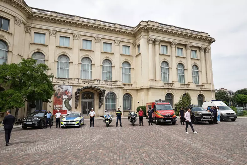 Mesajul transmis de Nicuşor Dan, la aniversarea MAI, despre cazurile de violenţă la adresa femeilor și despre consumul de droguri (8)