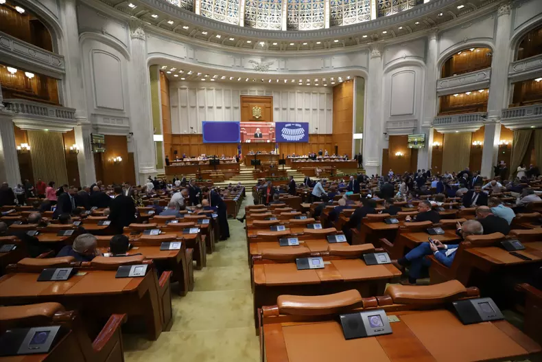 Sală pe jumătate goală la citirea moțiunii FOTO Dumitru Angelescu