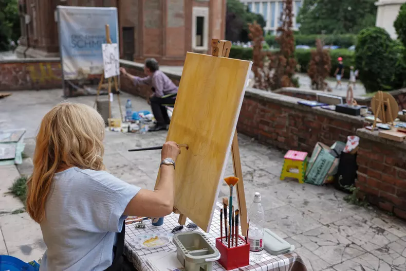 687A9869 Artistii de la Asociatia Artistilor Plastici din Bucuresti si-au aratat creativitatea pe Calea Victoriei (11)