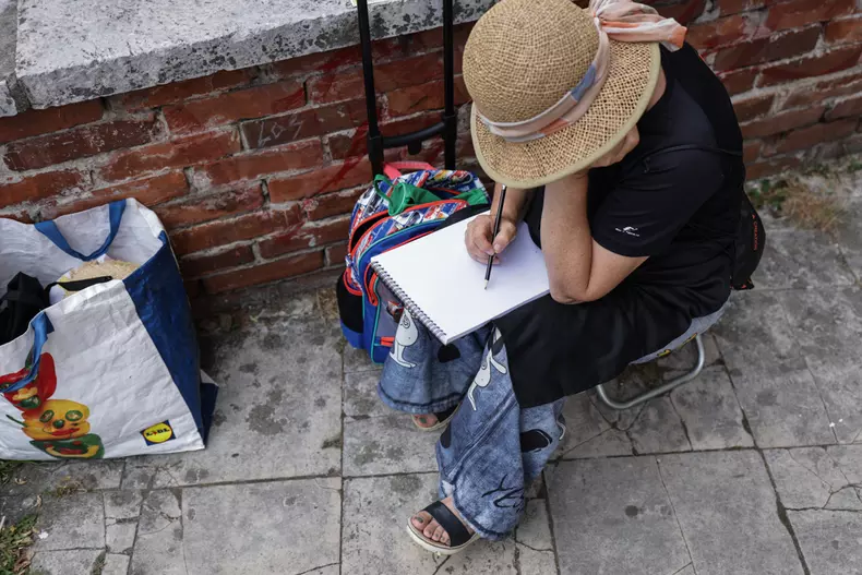 687A9869 Artistii de la Asociatia Artistilor Plastici din Bucuresti si-au aratat creativitatea pe Calea Victoriei (12)