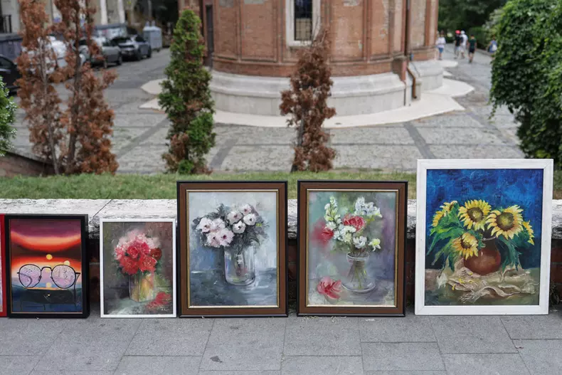 687A9869 Artistii de la Asociatia Artistilor Plastici din Bucuresti si-au aratat creativitatea pe Calea Victoriei (13)