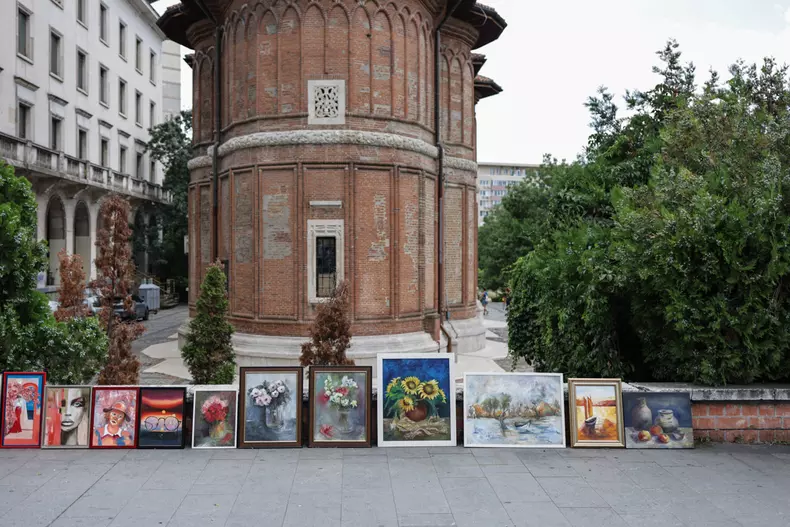 687A9869 Artistii de la Asociatia Artistilor Plastici din Bucuresti si-au aratat creativitatea pe Calea Victoriei (14)