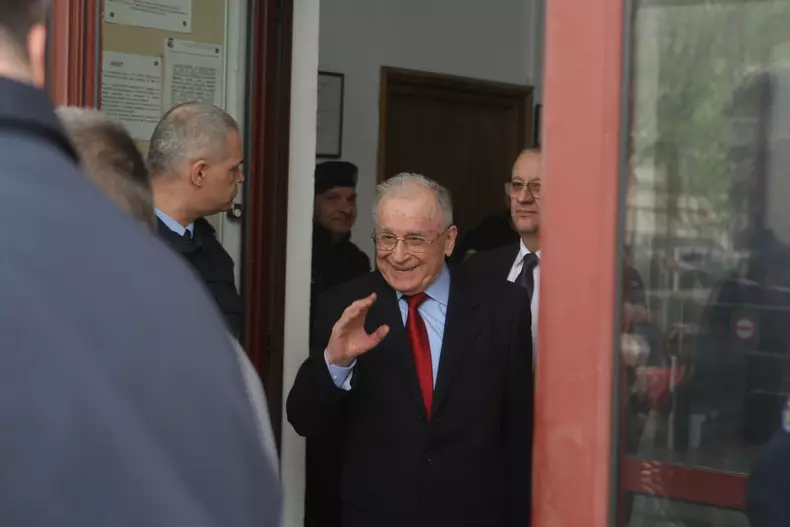 Iliescu, lovitura╠å pentru Dragnea i╠én scandalul cu SPP