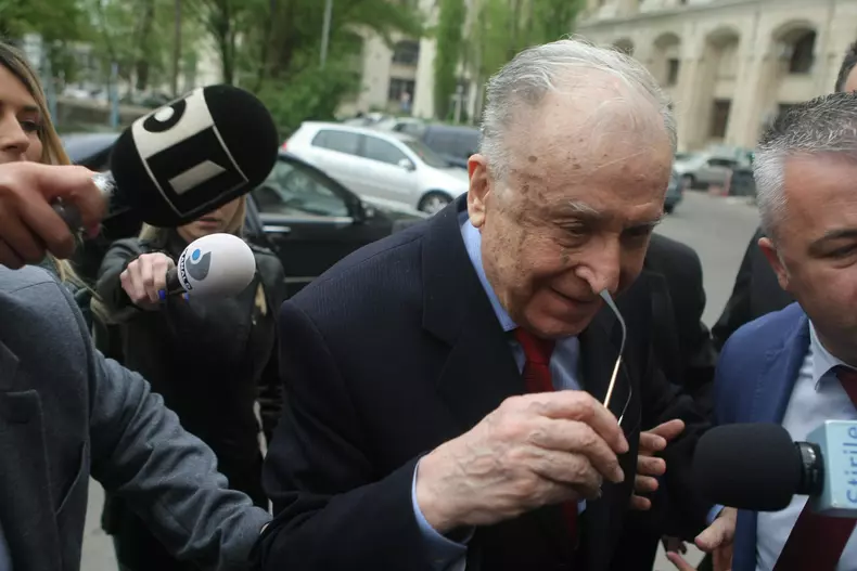 Ion Iliescu, dosarul Revolut╠ªiei