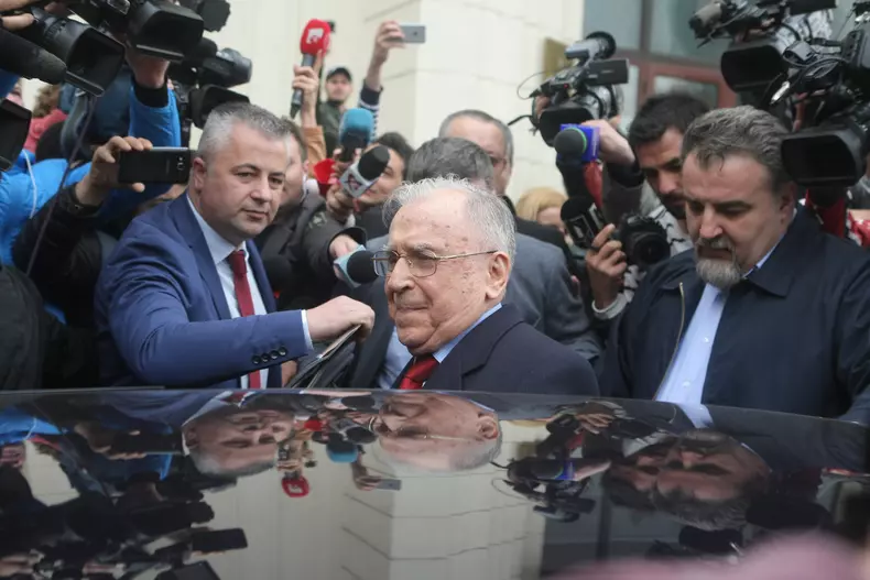 ion-iliescu-pus-sub-acuzare-in-dosarul-revolutiei-1