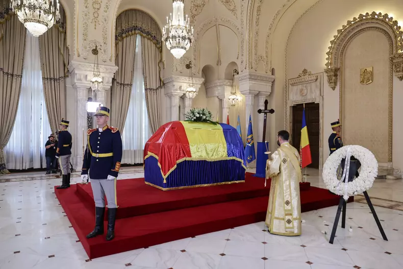 Sicriul lui Ion Iliescu în Sala Unirii, Palatul Cotroceni - 6 august 2025 (7)