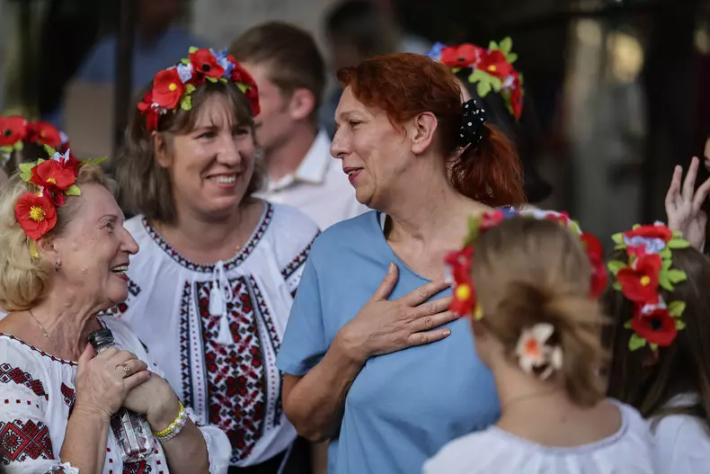 VIDEO Prințesa Briana Caragea a primit medalia Inima de Aur din partea lui Zelenski pentru ajutorul acordat refugiaților ucraineni (12)