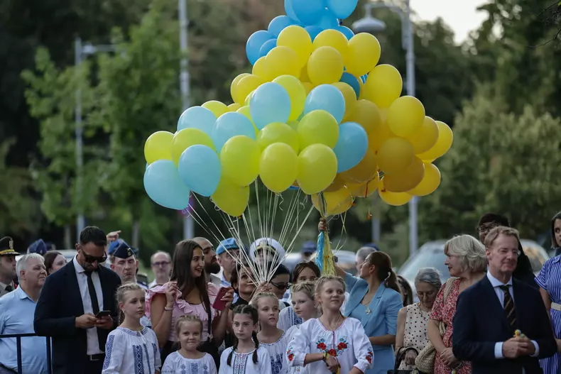 VIDEO Prințesa Briana Caragea a primit medalia Inima de Aur din partea lui Zelenski pentru ajutorul acordat refugiaților ucraineni (14)
