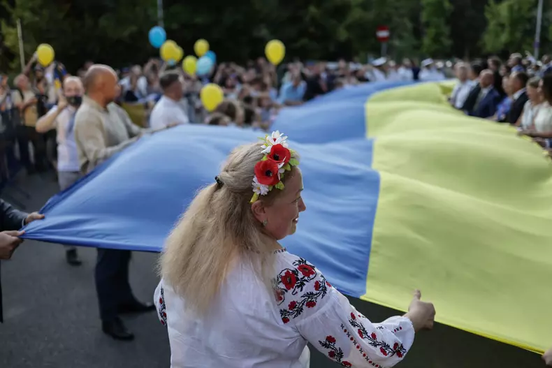 VIDEO Prințesa Briana Caragea a primit medalia Inima de Aur din partea lui Zelenski pentru ajutorul acordat refugiaților ucraineni (17)