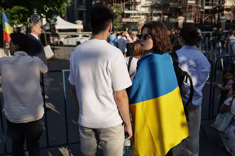 VIDEO Prințesa Briana Caragea a primit medalia Inima de Aur din partea lui Zelenski pentru ajutorul acordat refugiaților ucraineni (3)