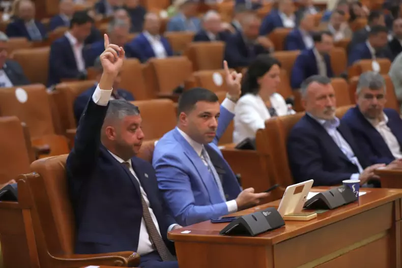 motiuni-cenzura-parlament (2)