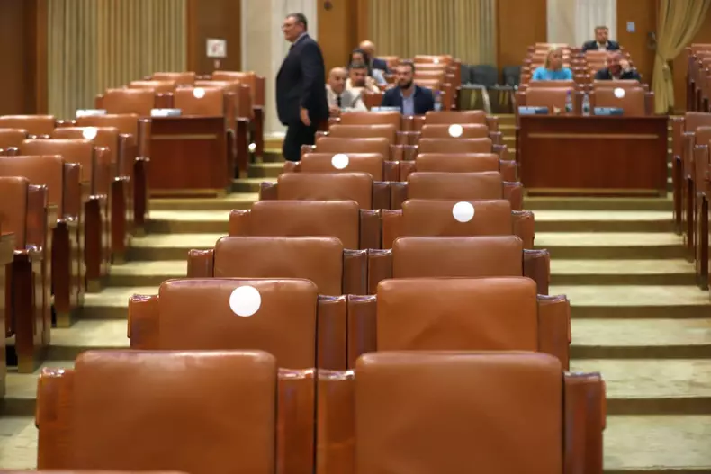 motiuni-cenzura-parlament (7)