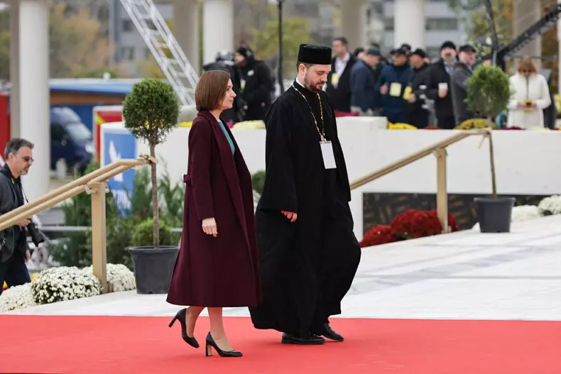 maia sandu sfintirea catedralei mantuirii neamului (2)