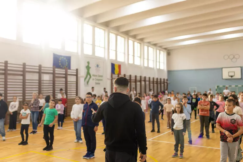 Alexandru Codiță, tânărul care a adus sportul și educația în școlile din Vâlcea_F33619CB-CC34-49A5-8979-2FF200518765