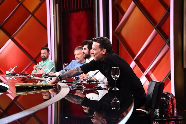 Chef Stefan da diseara cutitul de aur