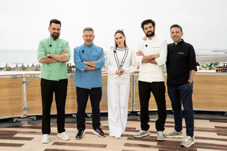 Chefii gatesc la mare