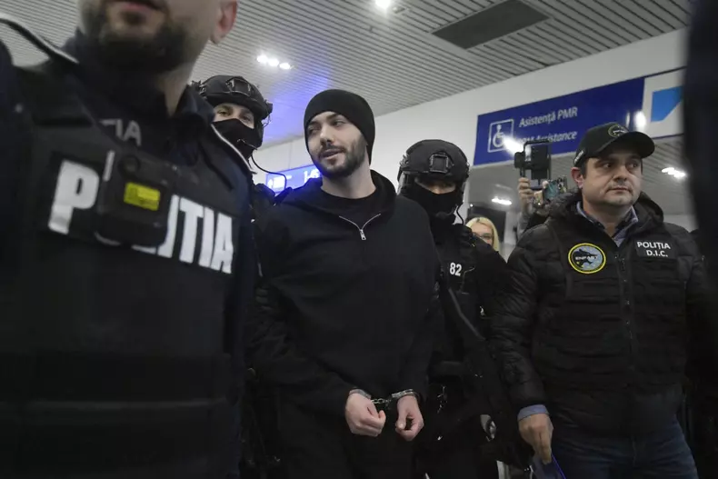 BUCURESTI - AEROPORTUL OTOPENI - HORATIU POTRA
