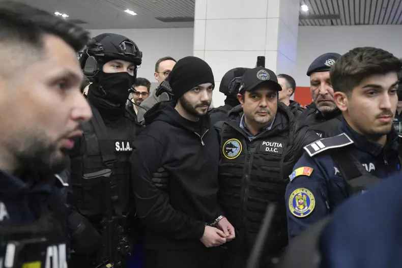 BUCURESTI - AEROPORTUL OTOPENI - HORATIU POTRA