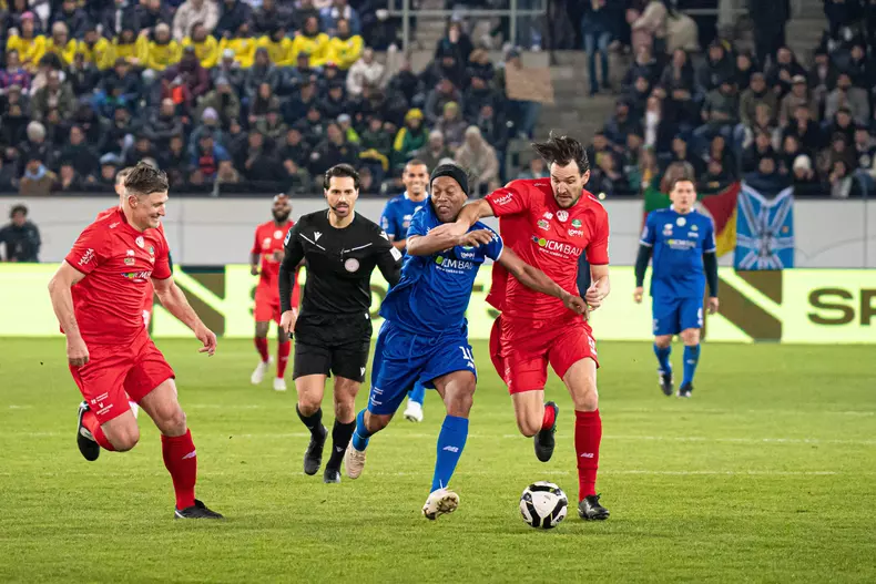 Jogo Dos Famosos - Ronaldinho Legend Match - Swissporarena