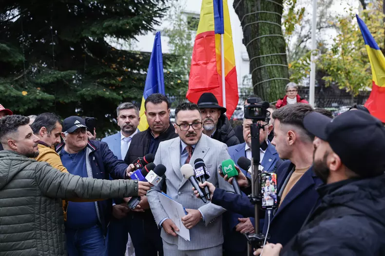 Virgil Alexandru Zidaru, alias Makaveli, și-a depus candidatura la Primăria București. Foto Vlad Chirea (4)