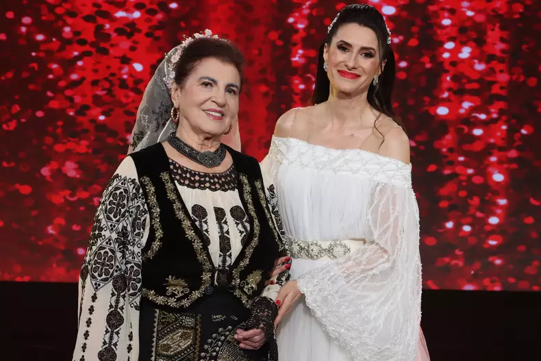 Petrecere Irina Loghin si  Iuliana Tudor (1)