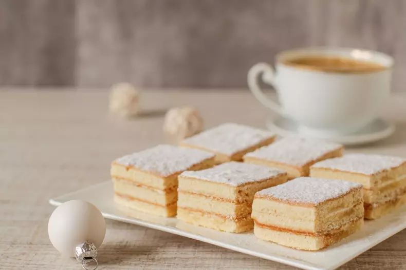 prajituri-de-craciun-Alba-ca-zapada