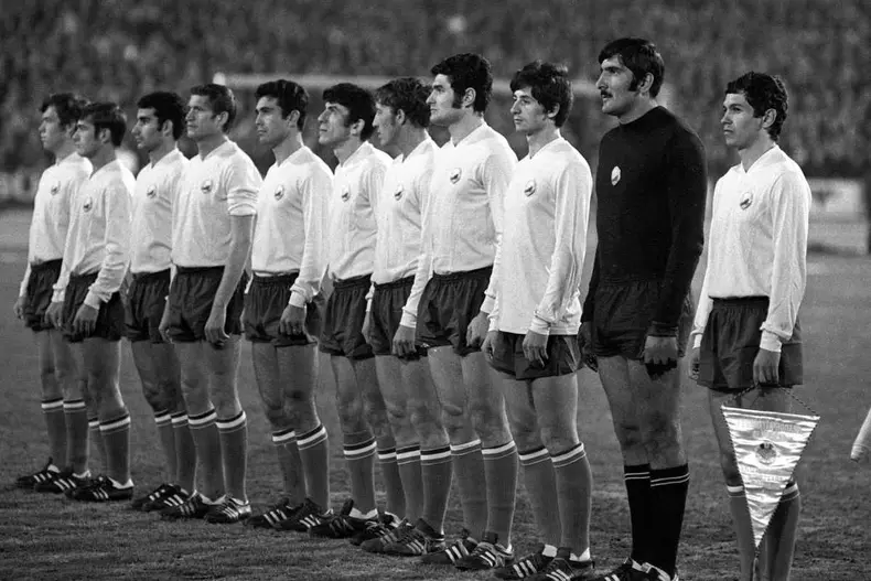 Lucescu a jucat pentru națională alături de nume legendare, precum Nicolae Dobrin, Rică Răducanu, Dan Coe, Cornel Dinu, Florea Dumitrache, Liță Dumitru, Ștefan Sameș și Anghel Iordănescu. Foto: Imago Images