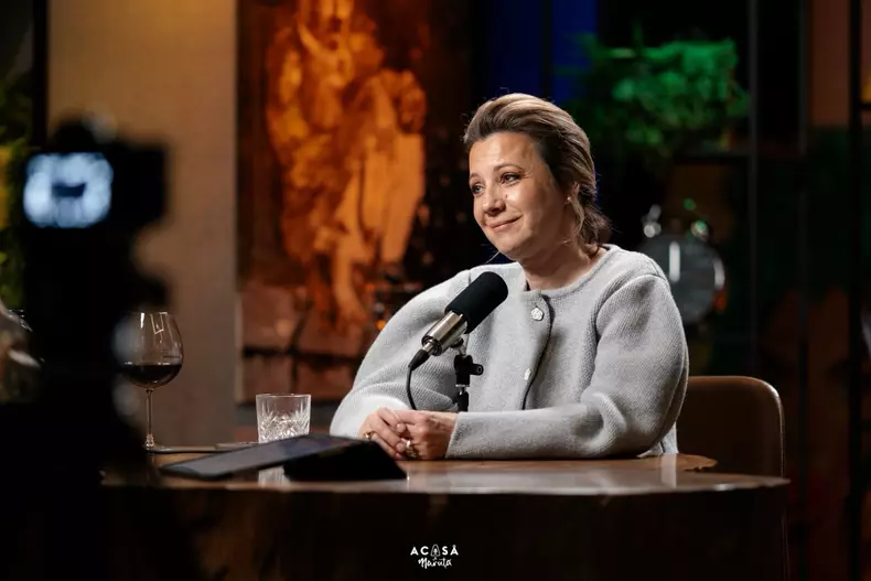 Mirela Oprisor La Maruta