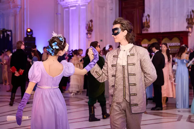 Netflix_BridgertonS04_photo_Radu_Soare_536