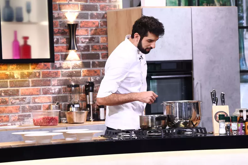 Chefii gătesc diseară ciorbă_2