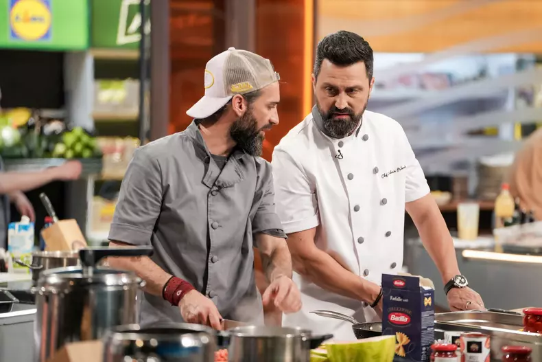 Chefi la cuțite (6)