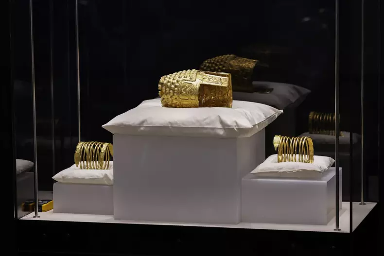 coif-dacic-bratari-dacice-aduse-romania-21-aprilie-2026