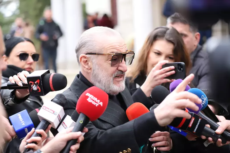 Gigi Becali la înmormântarea lui Mircea Lucescu (1)