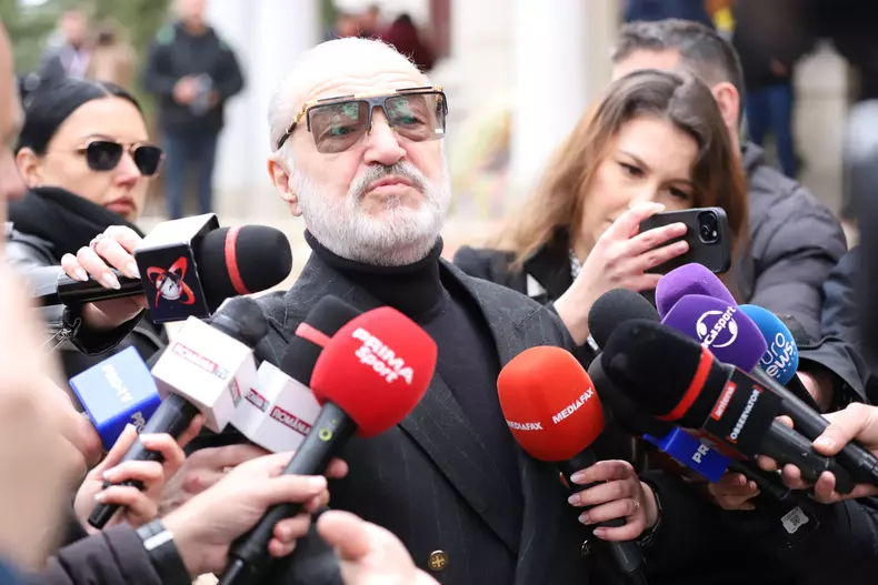 Gigi Becali la înmormântarea lui Mircea Lucescu (3)