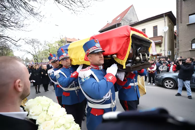Imagini de la inmormantarea lui Mircea Lucescu (13)