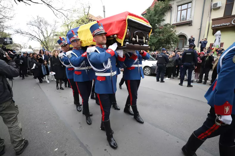 Imagini de la inmormantarea lui Mircea Lucescu (14)