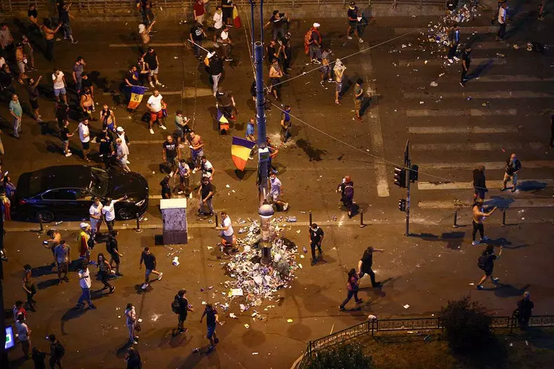 5 luni până la prescrierea faptelor în „Dosarul 10 August”. Foștii șefi ai Jandarmeriei, audiați după 8 ani de la violențele din Piața Victoriei- (13)