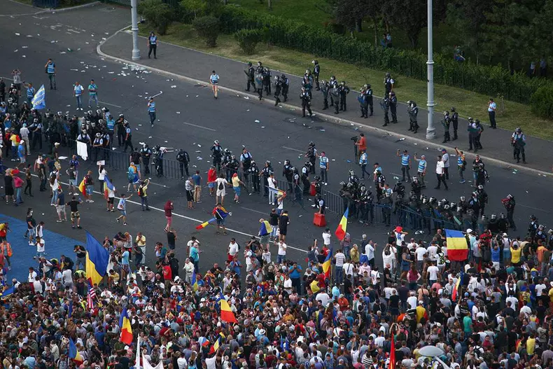 5 luni până la prescrierea faptelor în „Dosarul 10 August”. Foștii șefi ai Jandarmeriei, audiați după 8 ani de la violențele din Piața Victoriei- (5)