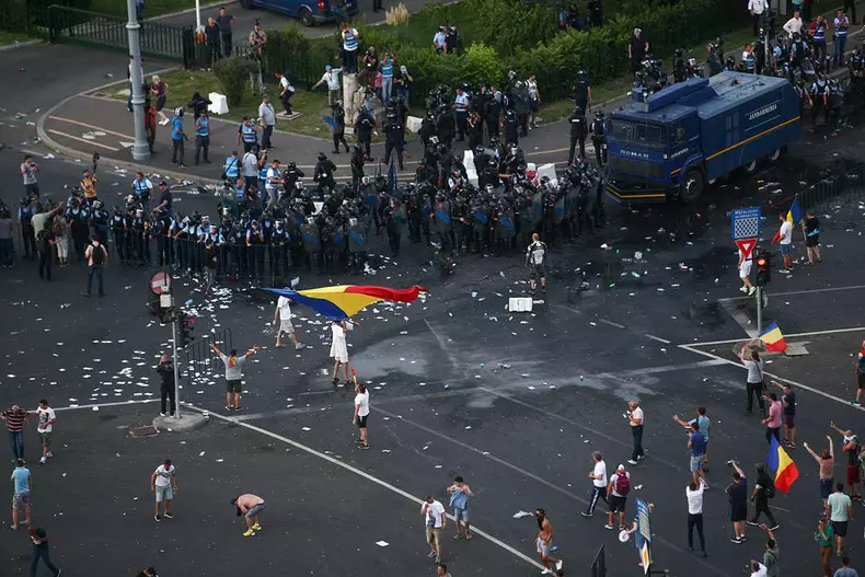 5 luni până la prescrierea faptelor în „Dosarul 10 August”. Foștii șefi ai Jandarmeriei, audiați după 8 ani de la violențele din Piața Victoriei- (6)