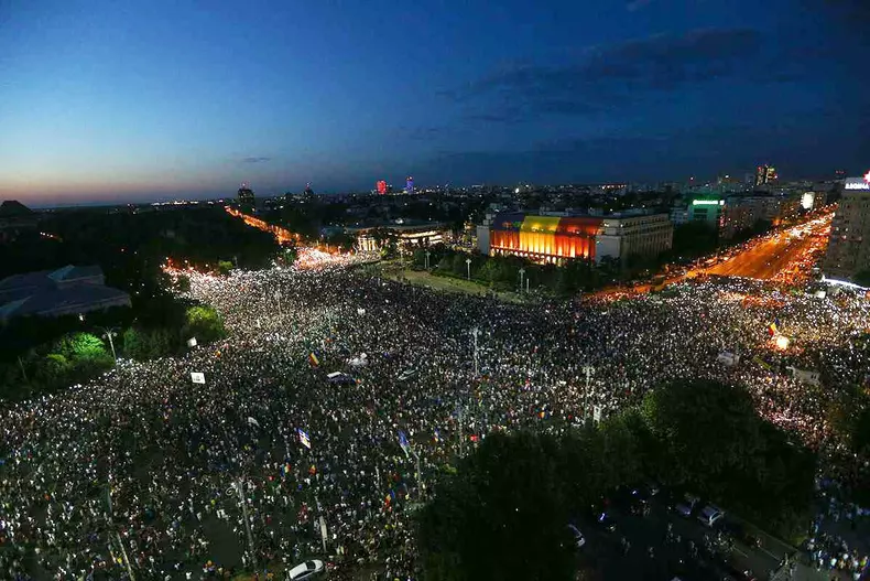 5 luni până la prescrierea faptelor în „Dosarul 10 August”. Foștii șefi ai Jandarmeriei, audiați după 8 ani de la violențele din Piața Victoriei- (8)