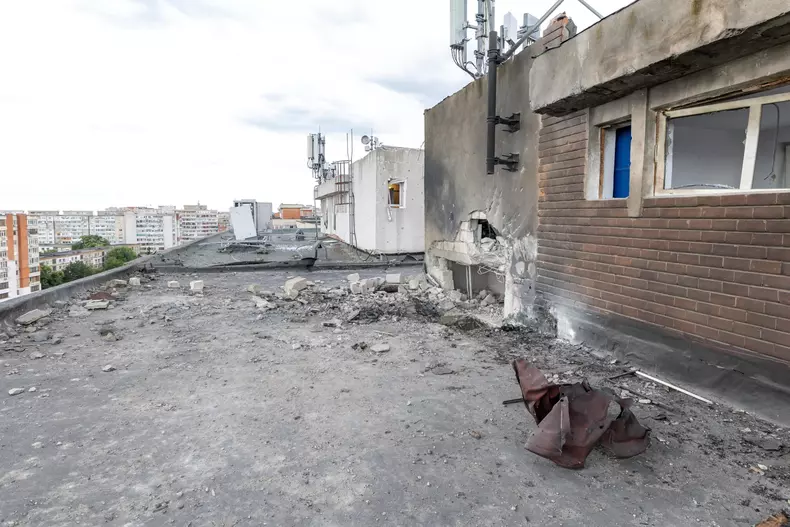 Cum arată apartamentul blocului din Galați devastat de căderea dronei rusești. Nicușor Dan a cerut să intre acolo (11)