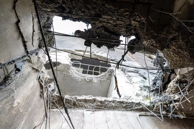Cum arată apartamentul blocului din Galați devastat de căderea dronei rusești. Nicușor Dan a cerut să intre acolo (8)