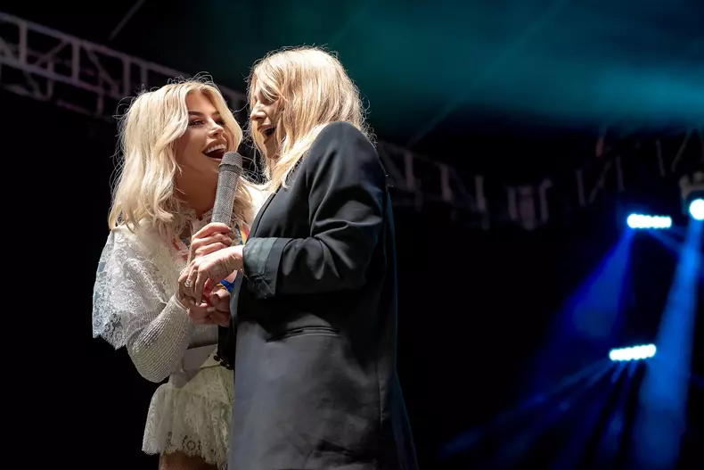 Loredana Groza și Nadia Comăneci la Onești (3)