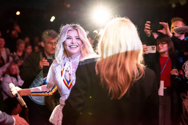Loredana Groza și Nadia Comăneci la Onești (7)