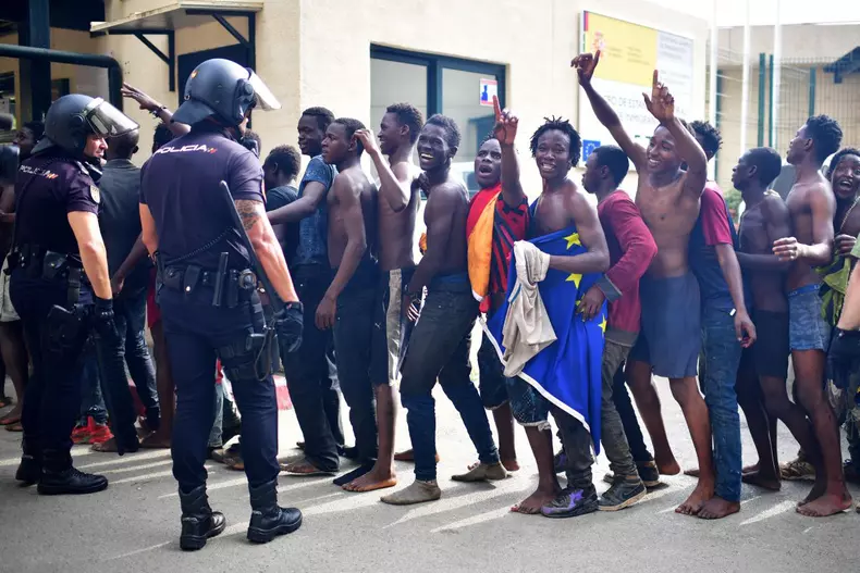 Migranți enclava Ceuta Spania