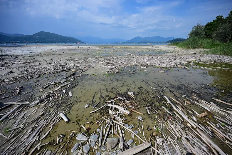Prolonged drought and extreme heat on Lake Maggiore, Italy