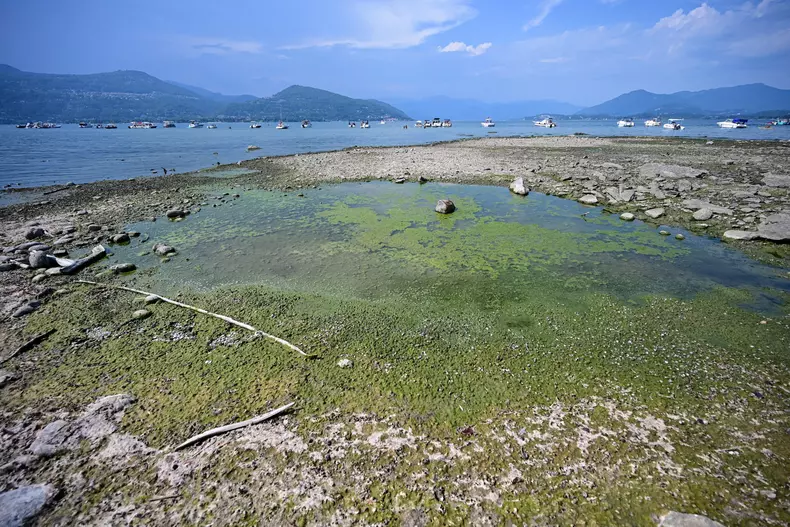 Prolonged drought and extreme heat on Lake Maggiore, Italy