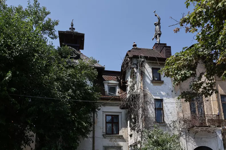 Statuia care apără Bucurestiul. Foto Vlad Chirea_9188