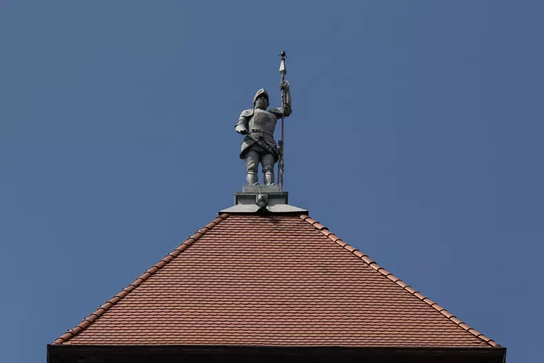 Statuia care apără Bucurestiul. Foto Vlad Chirea_9483