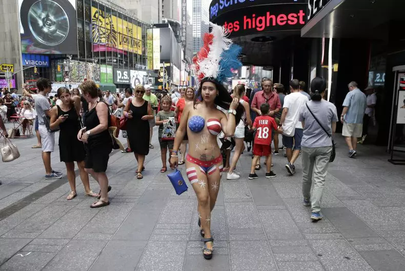 Times_Square_topless_EPA_3.jpg